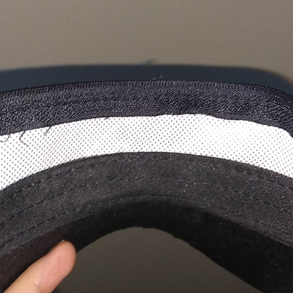 Hat / visor - Picture 5 of 6